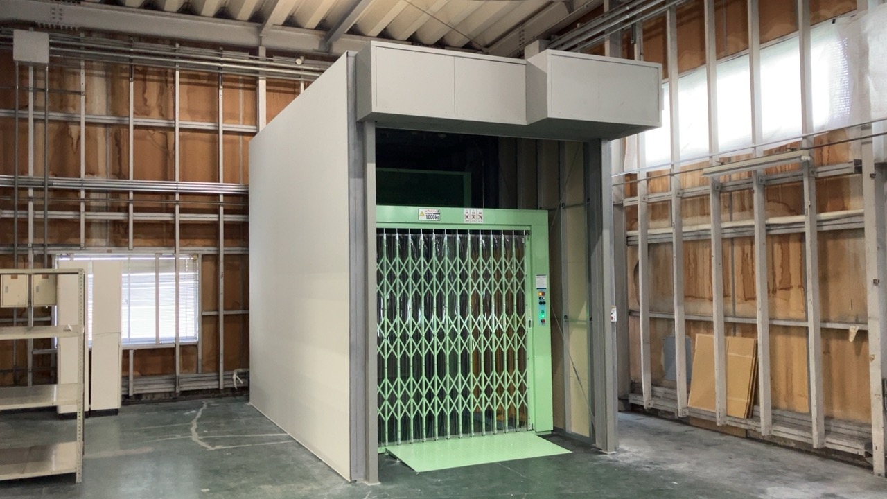 成本コンテナー株式会社　京都リユースセンター　垂直搬送機設置改修工事